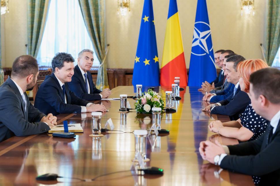 Imaginile zilei de la Cotroceni. Nicușor Dan a râs cu Daniel Băluță. Anamaria Gavrilă a mers cu iubitul 982106