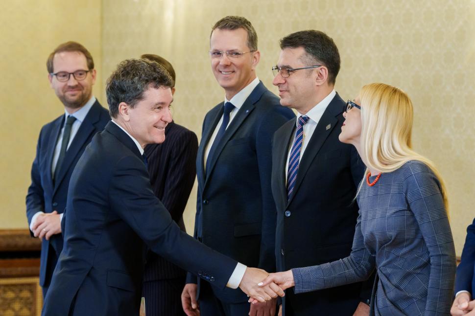 Imaginile zilei de la Cotroceni. Nicușor Dan a râs cu Daniel Băluță. Anamaria Gavrilă a mers cu iubitul 982113