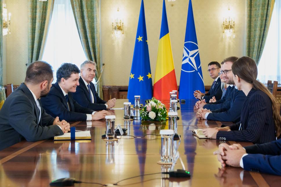 Imaginile zilei de la Cotroceni. Nicușor Dan a râs cu Daniel Băluță. Anamaria Gavrilă a mers cu iubitul 982114