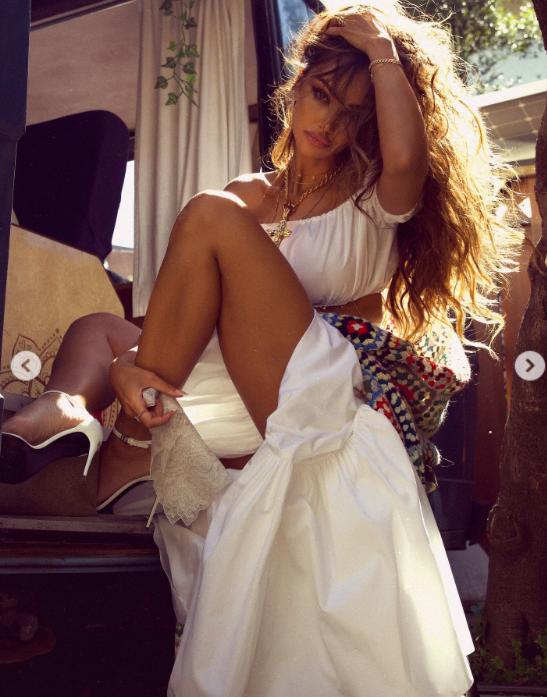 Mădălina Ghenea îşi uimeşte fanii cu o nouă şedinţă foto în SUA. Cum au reacţionat urmăritorii româncei 982049