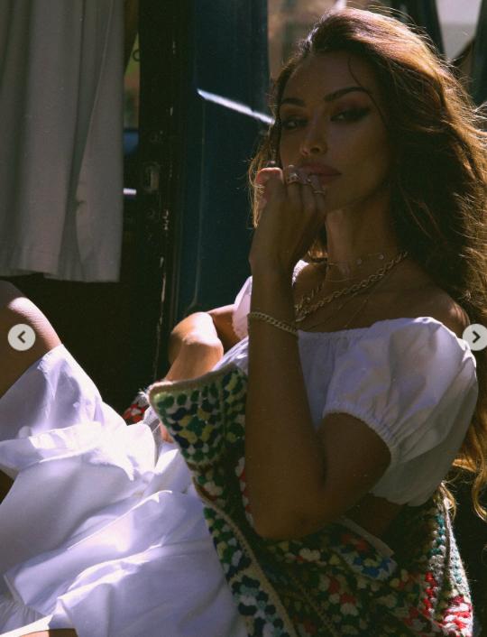 Mădălina Ghenea îşi uimeşte fanii cu o nouă şedinţă foto în SUA. Cum au reacţionat urmăritorii româncei 982050