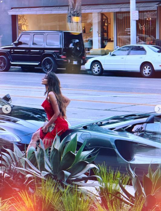 Mădălina Ghenea îşi uimeşte fanii cu o nouă şedinţă foto în SUA. Cum au reacţionat urmăritorii româncei 982051