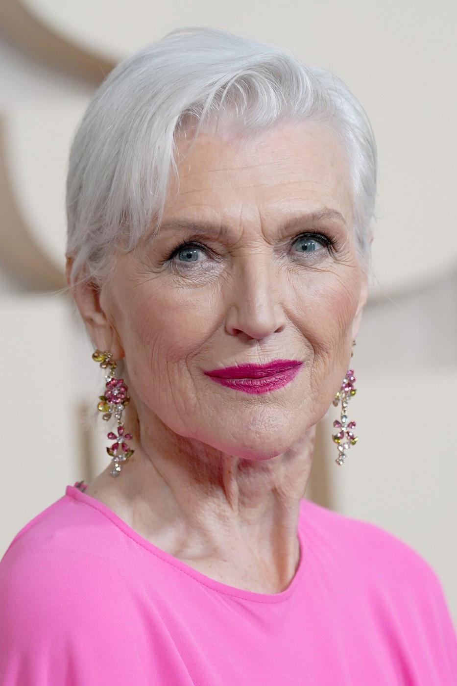 Mama lui Elon Musk a provocat o surpriză uriașă la un eveniment din New York. Cum a apărut pe scenă, la 77 de ani 981993