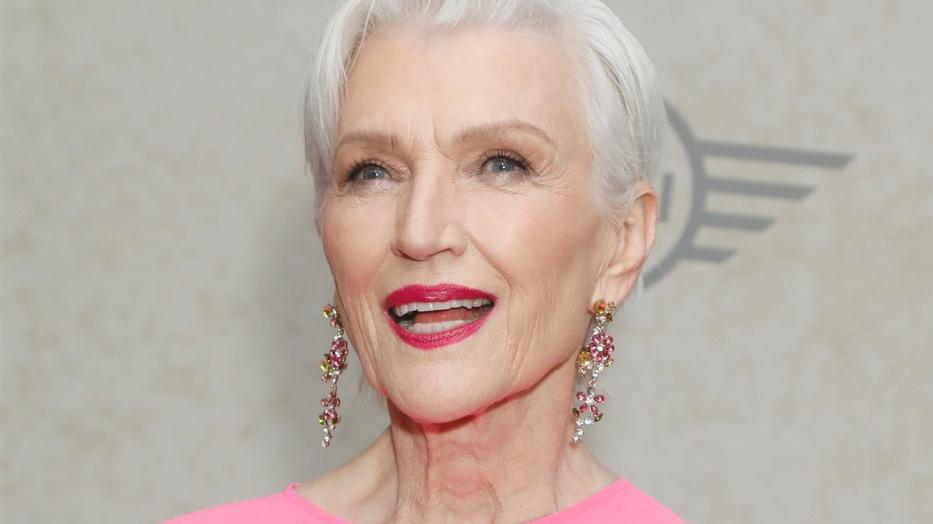 Mama lui Elon Musk a provocat o surpriză uriașă la un eveniment din New York. Cum a apărut pe scenă, la 77 de ani 981994