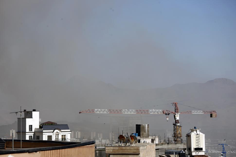 Civilii din Iran, abandonați de regim: oamenii fug pe cont propriu din calea bombelor, orașele mari sunt pustii 981903