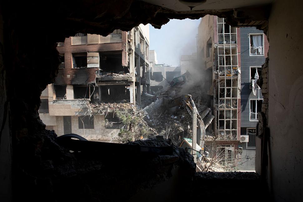 Civilii din Iran, abandonați de regim: oamenii fug pe cont propriu din calea bombelor, orașele mari sunt pustii 981916