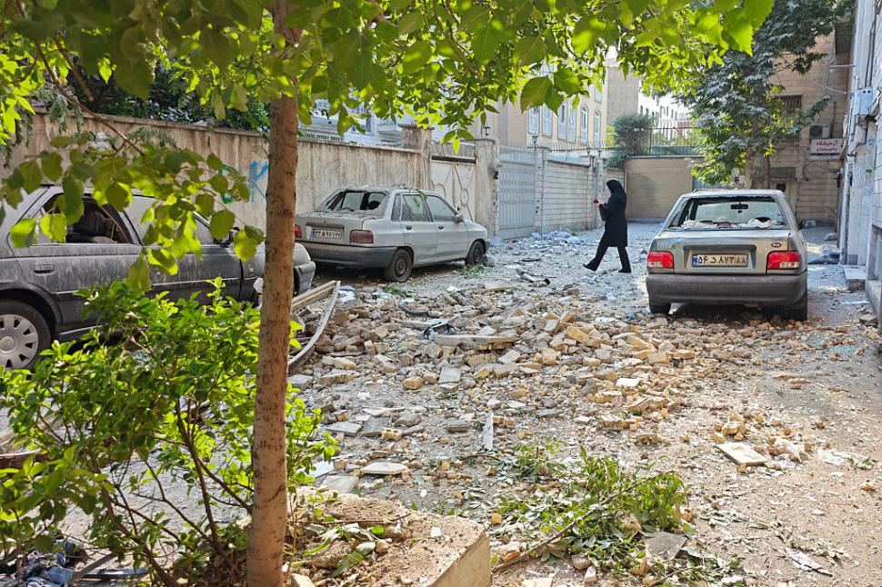 Civilii din Iran, abandonați de regim: oamenii fug pe cont propriu din calea bombelor, orașele mari sunt pustii 981923