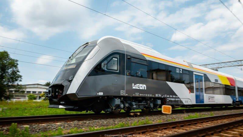 A fost lansat trenul Leon, primul automotor Diesel fabricat 100% în România după opt decenii. Cum arată și pe ce rute va circula 982385