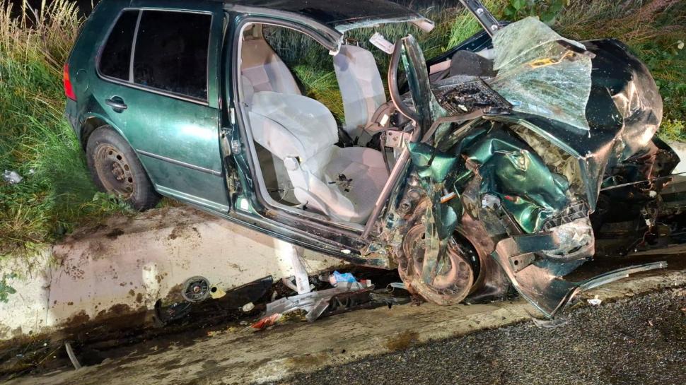 Accident mortal în Botoşani, după ce o maşină şi o ambulanţă s-au ciocnit frontal. 2 oameni au murit, iar alţi 4 sunt răniţi 982172