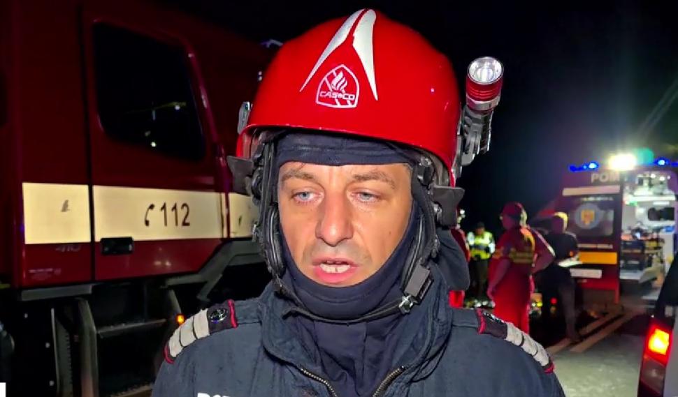 Accident mortal în Botoşani, după ce o maşină şi o ambulanţă s-au ciocnit frontal. 2 oameni au murit, iar alţi 4 sunt răniţi 982184