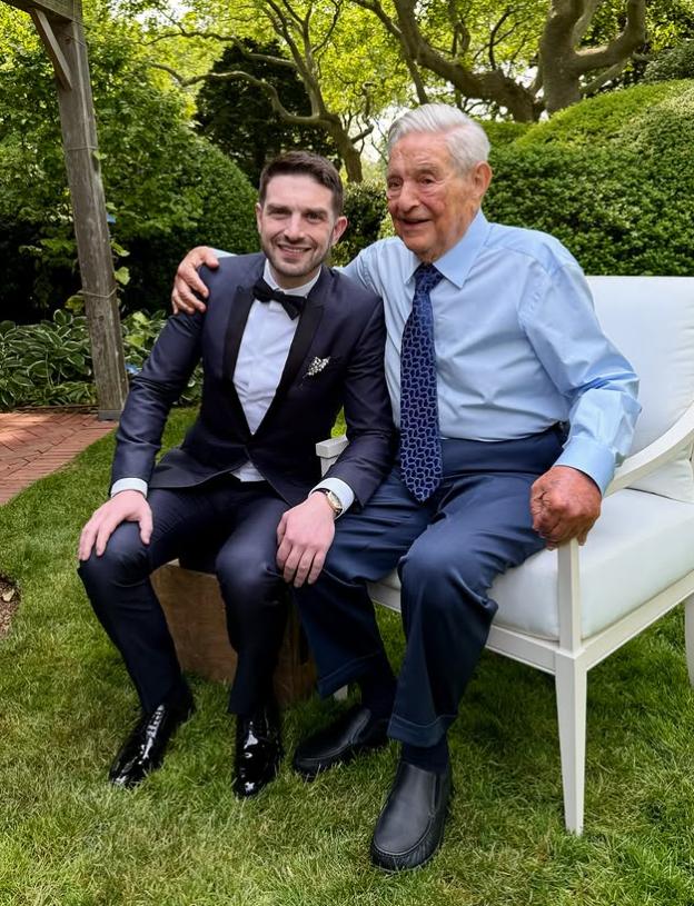 Imagini rare de la nunta fiului lui George Soros. Cum a fost îmbrăcată mireasa și de ce a lipsit miliardarul de la petrecerea fastuoasă 982245