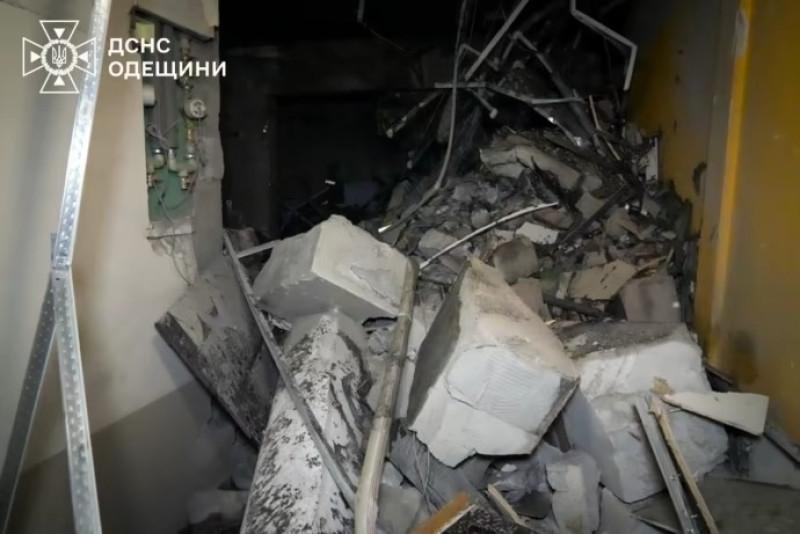 Rușii au atacat Odesa peste noapte: Un mort și 14 răniți, după ce dronele au lovit un bloc cu 23 de etaje. Incendii de amploare  982220