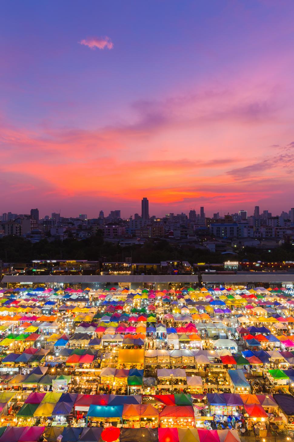 Cele mai bune piețe de noapte din Bangkok. Imaginile cu spectacolul colorat din capitala Thailandei fac înconjurul lumii de ani de zile 982333