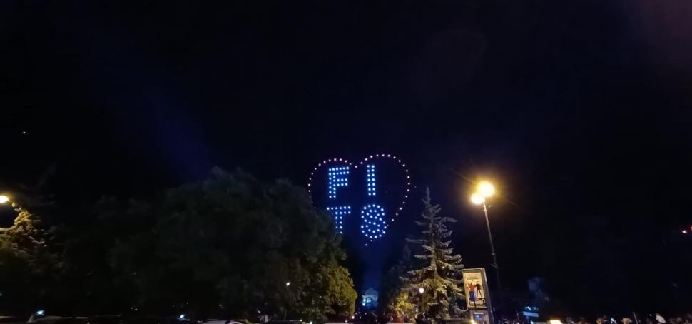 VIDEO. FITS a fost deschis cu un spectacol impresionat de drone în centrul Sibiului  982496