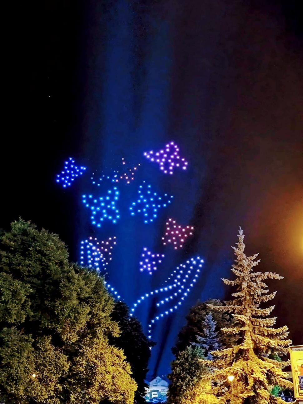 VIDEO. FITS a fost deschis cu un spectacol impresionat de drone în centrul Sibiului  982497