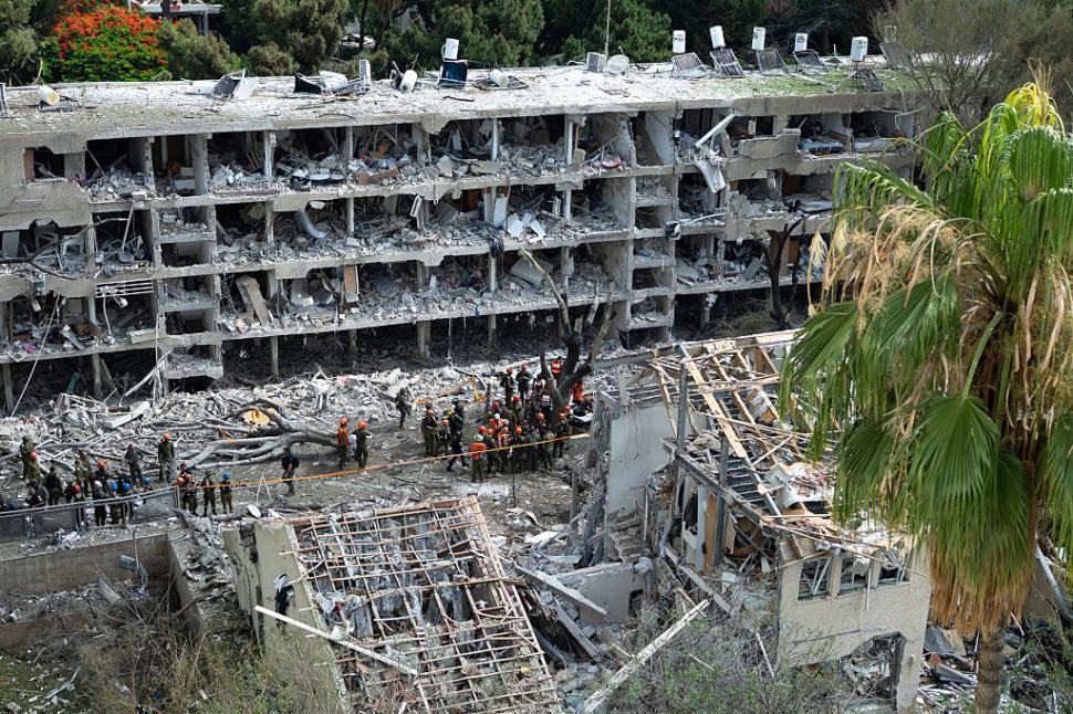 Mărturiile românilor prinşi în războiul din Israel: "E îngrijorare. Primim mesaj pe telefon cu 10 minute înainte de a ajunge rachetele" 982625