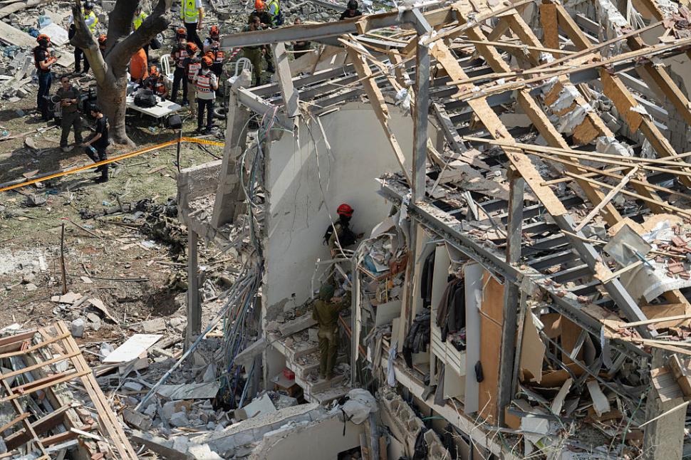 Mărturiile românilor prinşi în războiul din Israel: "E îngrijorare. Primim mesaj pe telefon cu 10 minute înainte de a ajunge rachetele" 982634