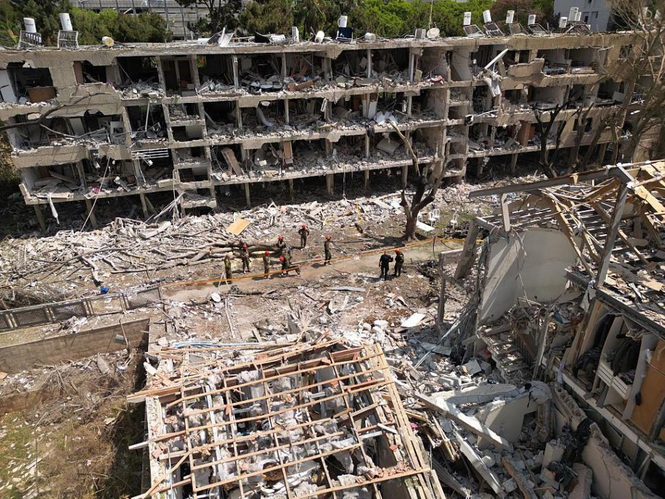 Mărturiile românilor prinşi în războiul din Israel: "E îngrijorare. Primim mesaj pe telefon cu 10 minute înainte de a ajunge rachetele" 982635