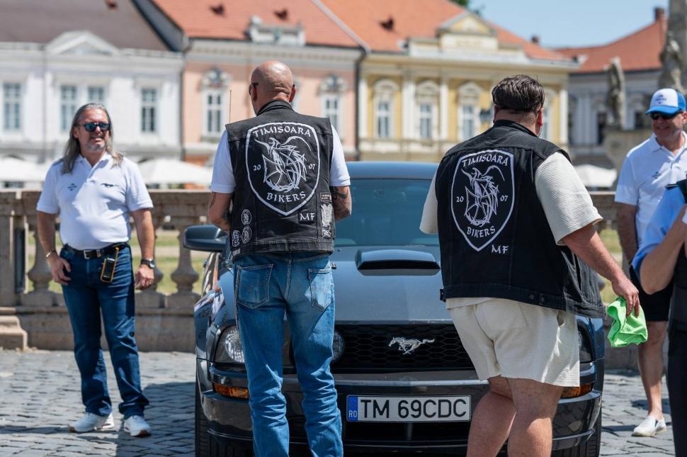 Timişoara, capitala cailor putere americani. Pasionaţii de maşini au admirat zeci de modele de Ford Mustang 982678