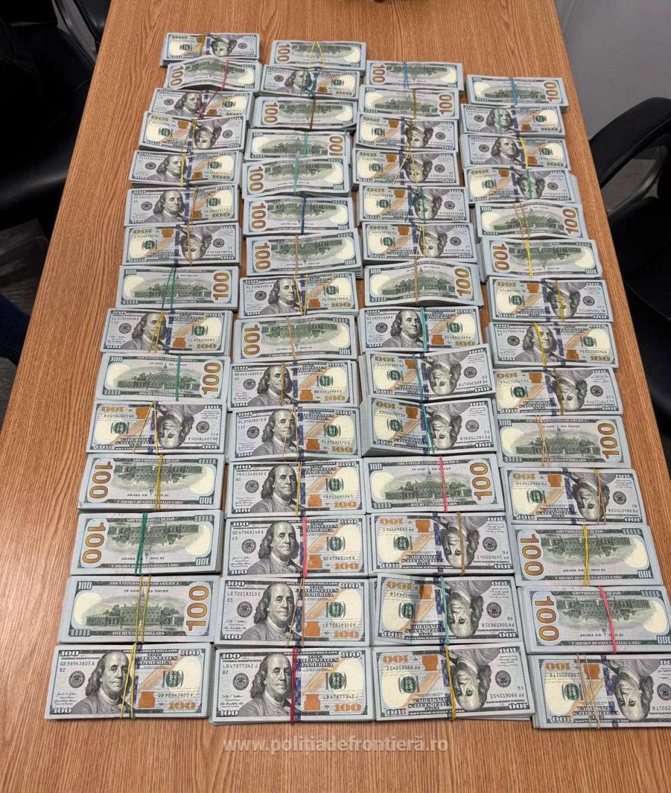 Un bărbat a încercat să intre în România cu 580.000 de dolari în bagaj 982600