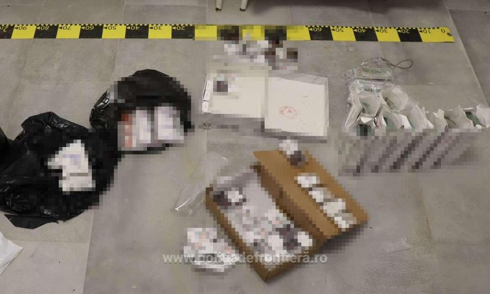 Un bărbat a încercat să intre în România cu 580.000 de dolari în bagaj 982608