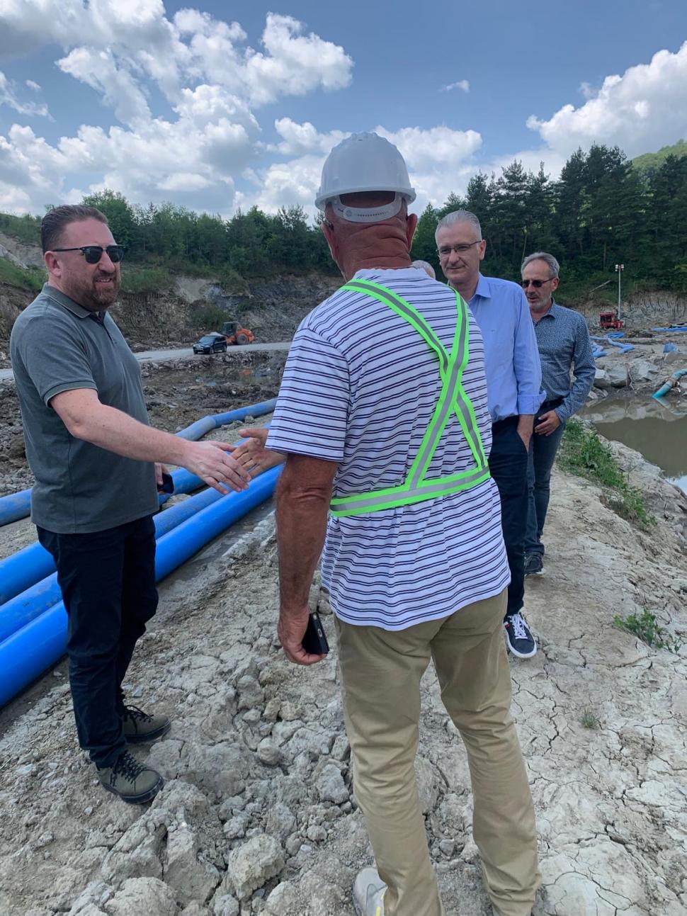 Furnizarea apei menajere, reluată temporar la Târnăveni. Luni seară va ajunge un nou val de salinitate, iar apa va fi oprită 982977