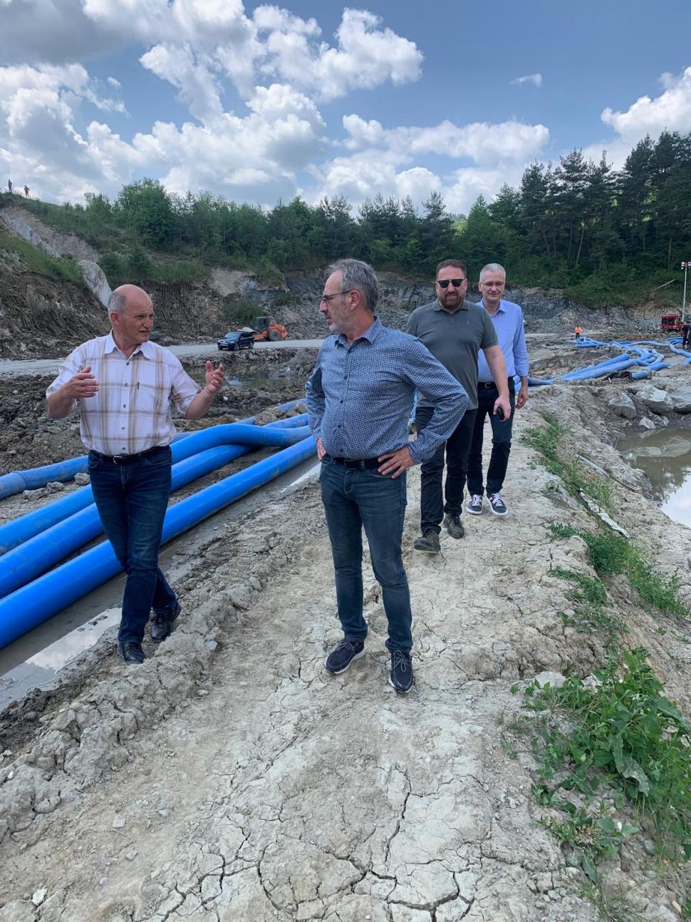 Furnizarea apei menajere, reluată temporar la Târnăveni. Luni seară va ajunge un nou val de salinitate, iar apa va fi oprită 982978