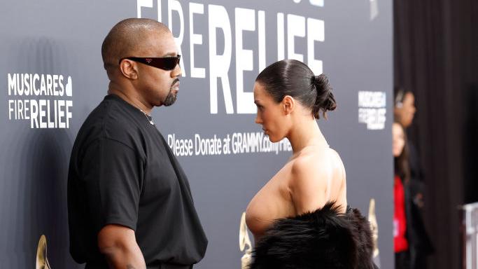 Kanye West vine cu Bianca Censori într-o capitală din Europa. Oamenii s-au revoltat și vor să împiedice concertul: „Este o insultă” 983008