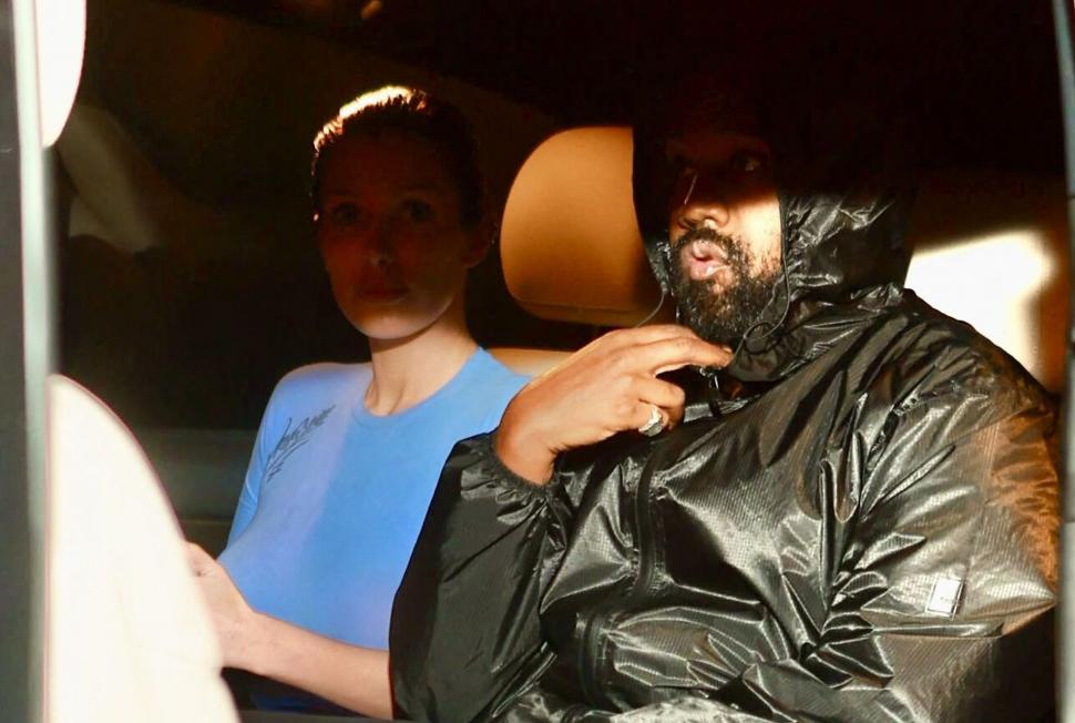 Kanye West vine cu Bianca Censori într-o capitală din Europa. Oamenii s-au revoltat și vor să împiedice concertul: „Este o insultă” 983014
