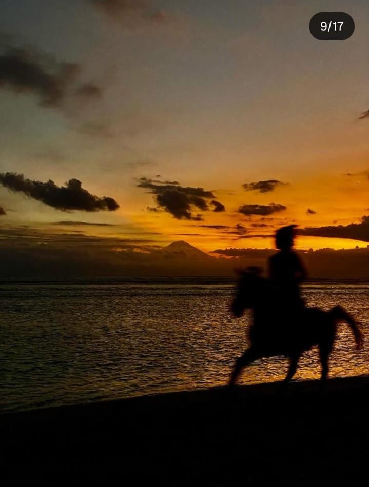 "Abandonată" de ghid, o turistă a căzut într-o prăpastie de pe un vulcan indonezian şi a murit după 4 zile de aşteptare a salvatorilor 983455