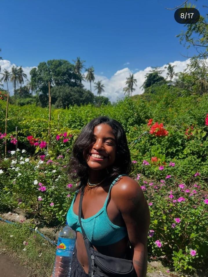 "Abandonată" de ghid, o turistă a căzut într-o prăpastie de pe un vulcan indonezian şi a murit după 4 zile de aşteptare a salvatorilor 983456