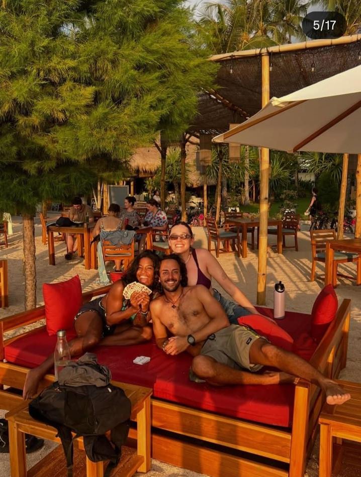 "Abandonată" de ghid, o turistă a căzut într-o prăpastie de pe un vulcan indonezian şi a murit după 4 zile de aşteptare a salvatorilor 983458