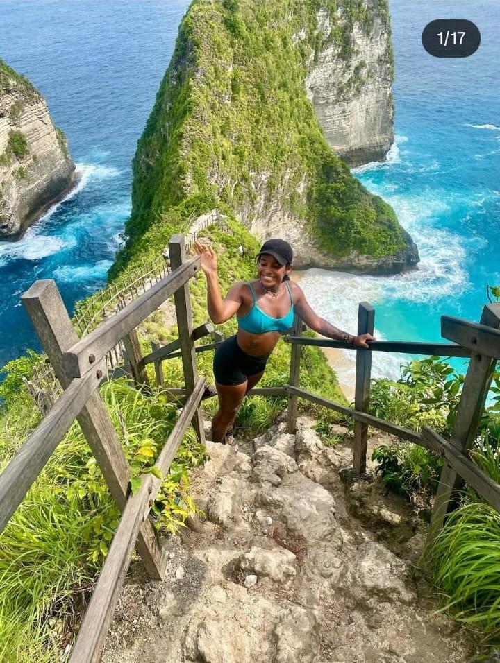 "Abandonată" de ghid, o turistă a căzut într-o prăpastie de pe un vulcan indonezian şi a murit după 4 zile de aşteptare a salvatorilor 983461