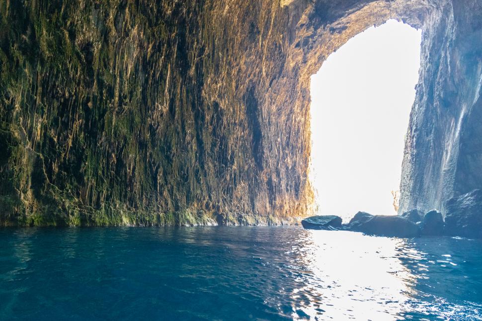 ”Insula Trump” din Albania. Acolo se află și Cheile Iadului, și Golful Diavolului, iar acum se va transforma într-o destinație luxoasă 983137