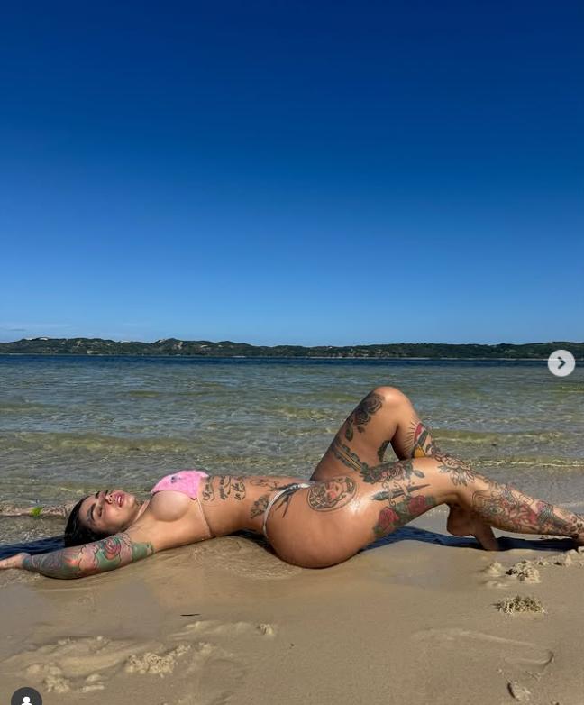 O influenceriță a murit după ce s-a operat într-o clinică din Turcia pe care urma să o promoveze. Înainte petrecuse cu doctorul în club 983284