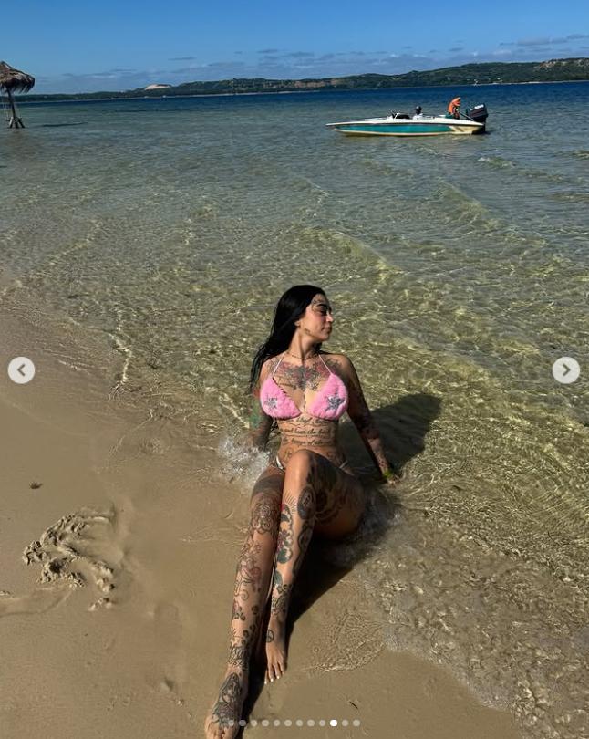 O influenceriță a murit după ce s-a operat într-o clinică din Turcia pe care urma să o promoveze. Înainte petrecuse cu doctorul în club 983289