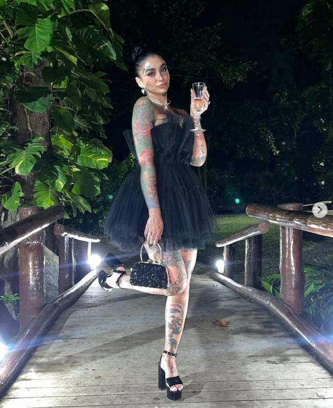 O influenceriță a murit după ce s-a operat într-o clinică din Turcia pe care urma să o promoveze. Înainte petrecuse cu doctorul în club 983294