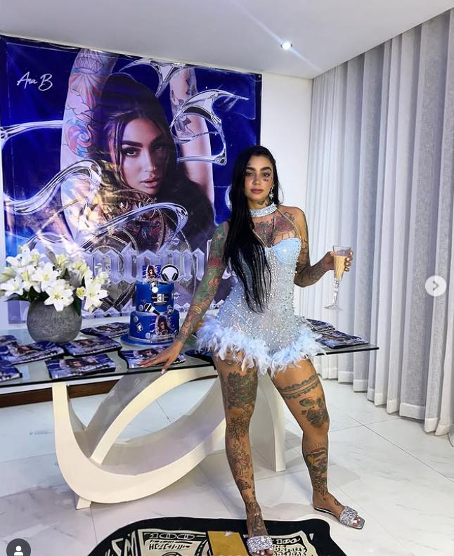 O influenceriță a murit după ce s-a operat într-o clinică din Turcia pe care urma să o promoveze. Înainte petrecuse cu doctorul în club 983298