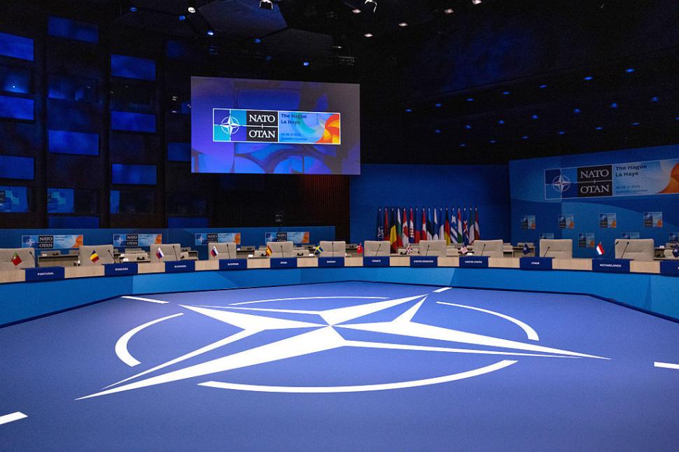 Regina Maxima a Olandei va fi gazda soţiilor liderilor NATO în timpul summit-ului. Va merge cu ele la o plimbare prin Rotterdam 983257