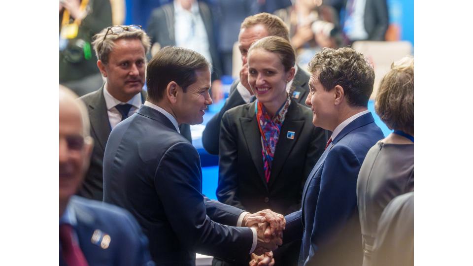 Imaginile zilei de la Summitul NATO. Vedeta reuniunii a fost președintele SUA Donald Trump. Edi Rama, în teniși la poza oficială 983699