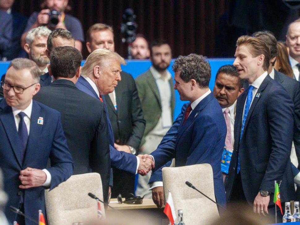 Imaginile zilei de la Summitul NATO. Vedeta reuniunii a fost președintele SUA Donald Trump. Edi Rama, în teniși la poza oficială 983700