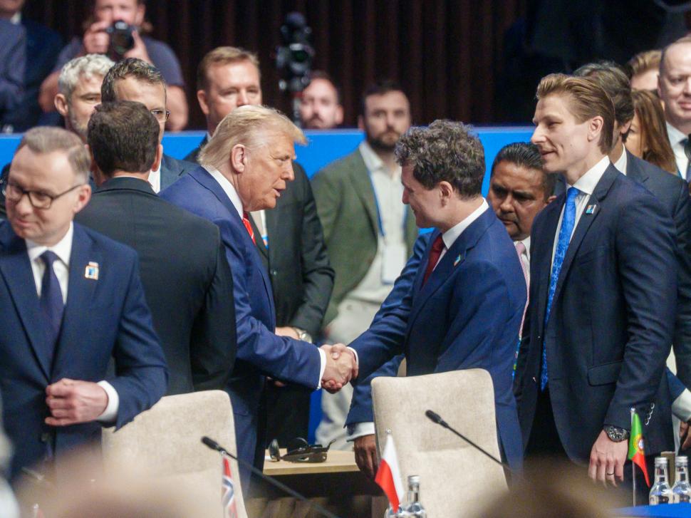 Imaginile zilei de la Summitul NATO. Vedeta reuniunii a fost președintele SUA Donald Trump. Edi Rama, în teniși la poza oficială 983701