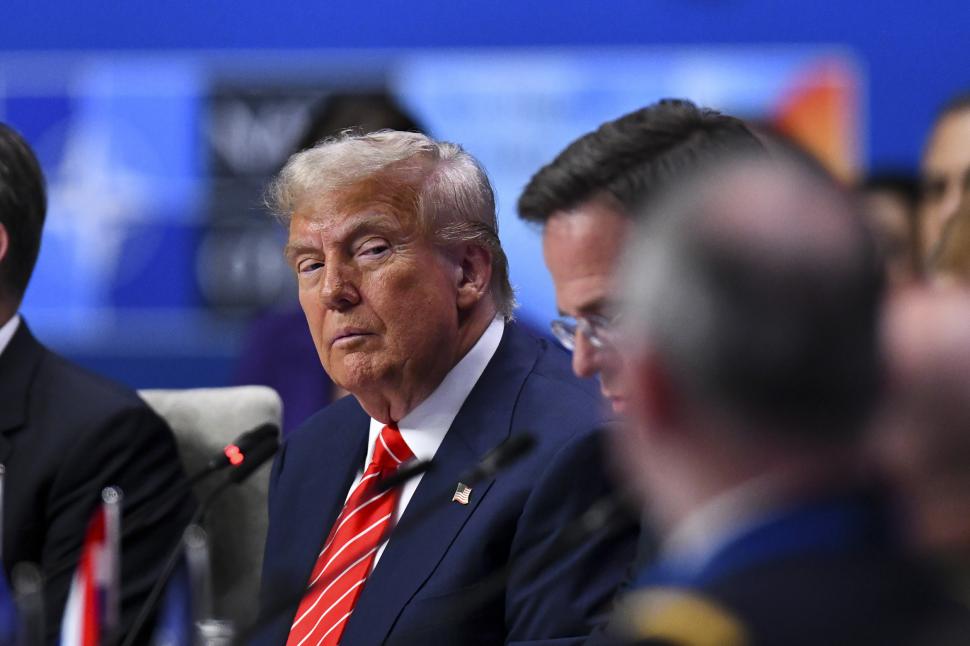 Imaginile zilei de la Summitul NATO. Vedeta reuniunii a fost președintele SUA Donald Trump. Edi Rama, în teniși la poza oficială 983704