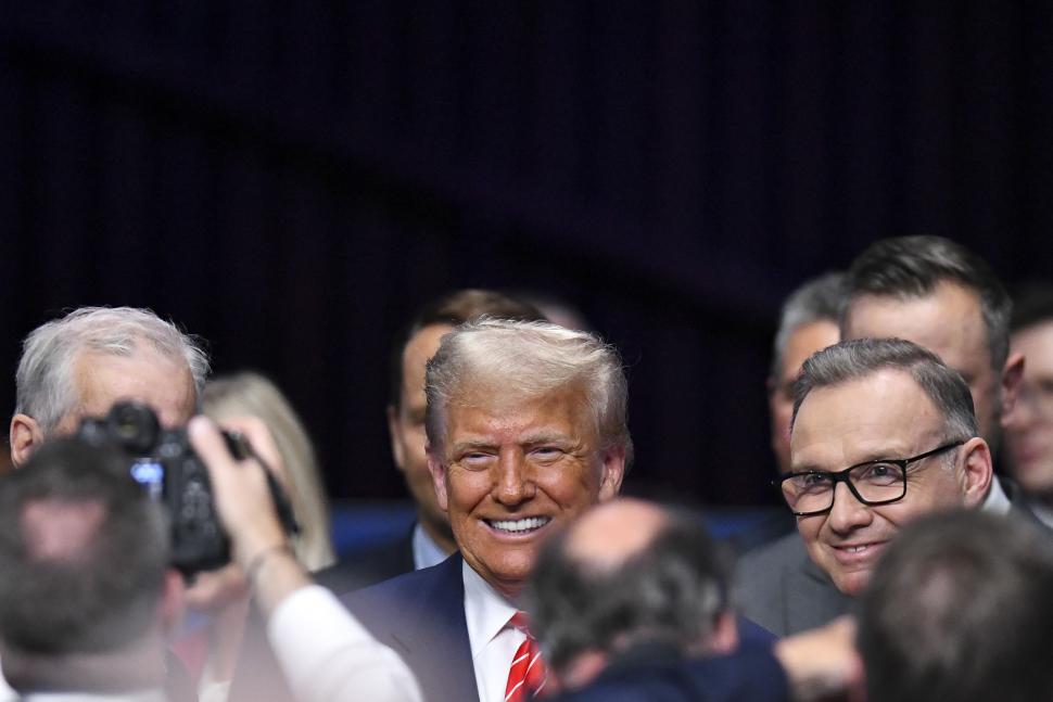 Imaginile zilei de la Summitul NATO. Vedeta reuniunii a fost președintele SUA Donald Trump. Edi Rama, în teniși la poza oficială 983706