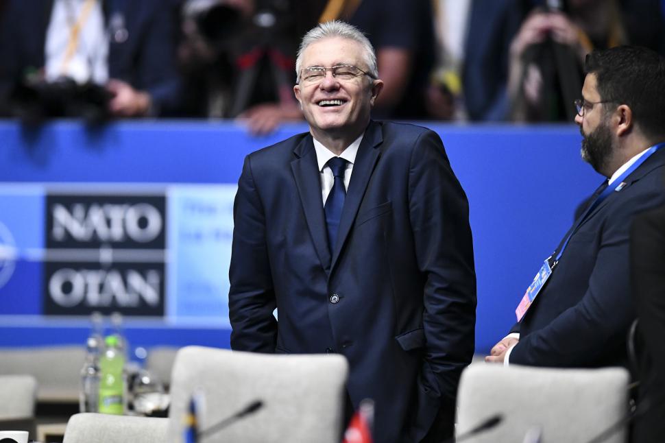 Imaginile zilei de la Summitul NATO. Vedeta reuniunii a fost președintele SUA Donald Trump. Edi Rama, în teniși la poza oficială 983709