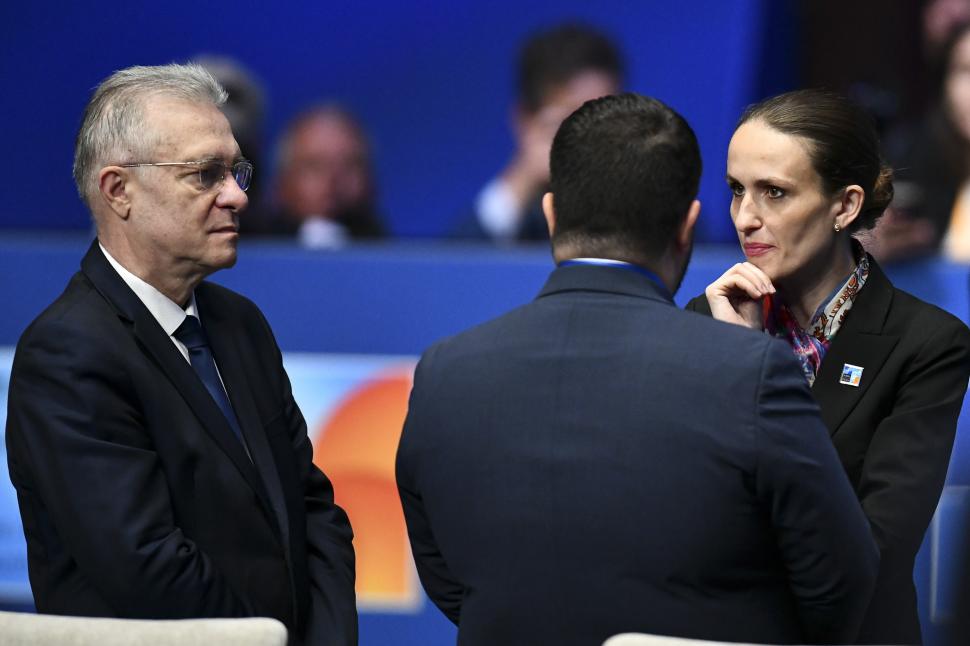 Imaginile zilei de la Summitul NATO. Vedeta reuniunii a fost președintele SUA Donald Trump. Edi Rama, în teniși la poza oficială 983710