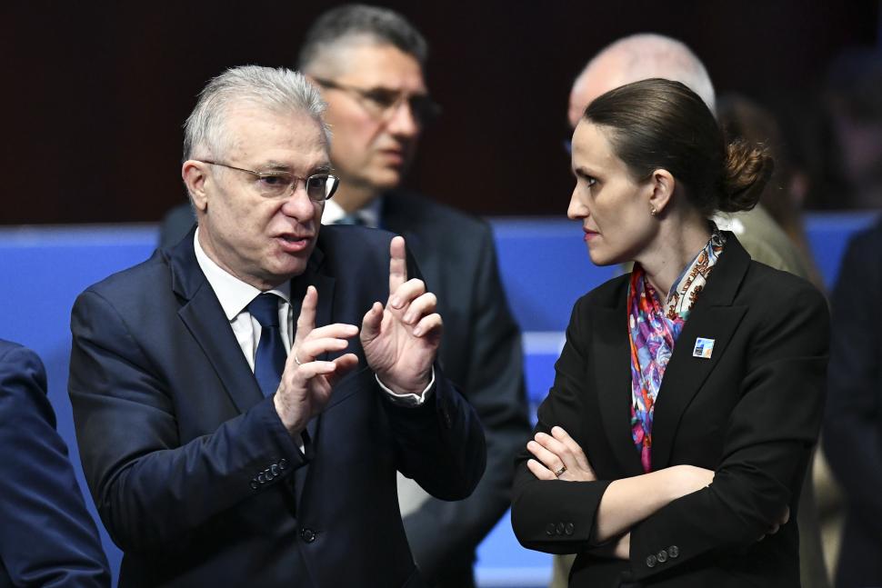 Imaginile zilei de la Summitul NATO. Vedeta reuniunii a fost președintele SUA Donald Trump. Edi Rama, în teniși la poza oficială 983711