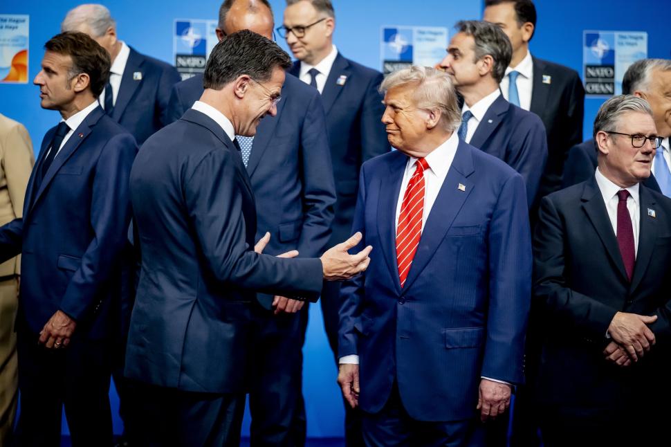 Imaginile zilei de la Summitul NATO. Vedeta reuniunii a fost președintele SUA Donald Trump. Edi Rama, în teniși la poza oficială 983712