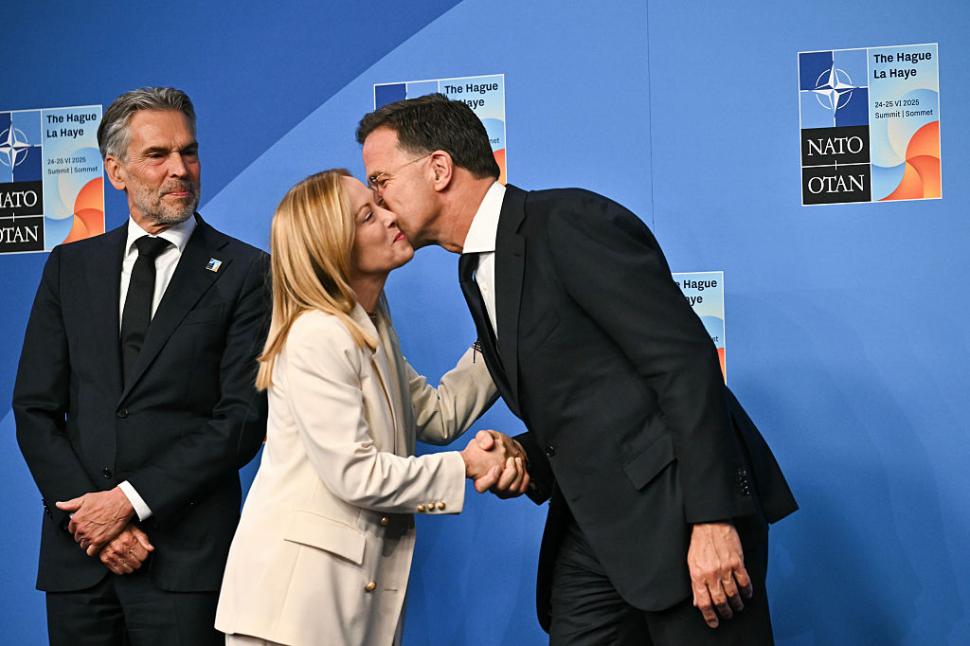 Imaginile zilei de la Summitul NATO. Vedeta reuniunii a fost președintele SUA Donald Trump. Edi Rama, în teniși la poza oficială 983716