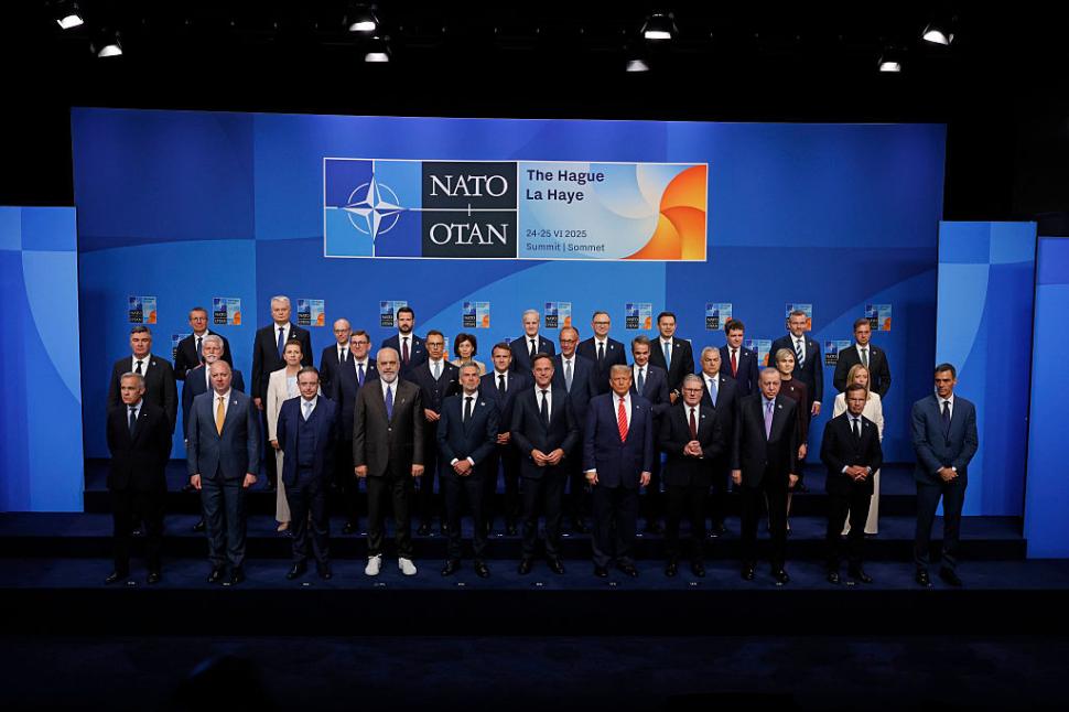 Imaginile zilei de la Summitul NATO. Vedeta reuniunii a fost președintele SUA Donald Trump. Edi Rama, în teniși la poza oficială 983717